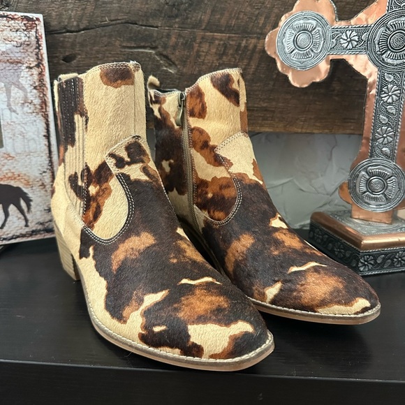New Boutique Corky's Charming Cow Print Ankle Boots with Inside Zipper Closure - Picture 1 of 12